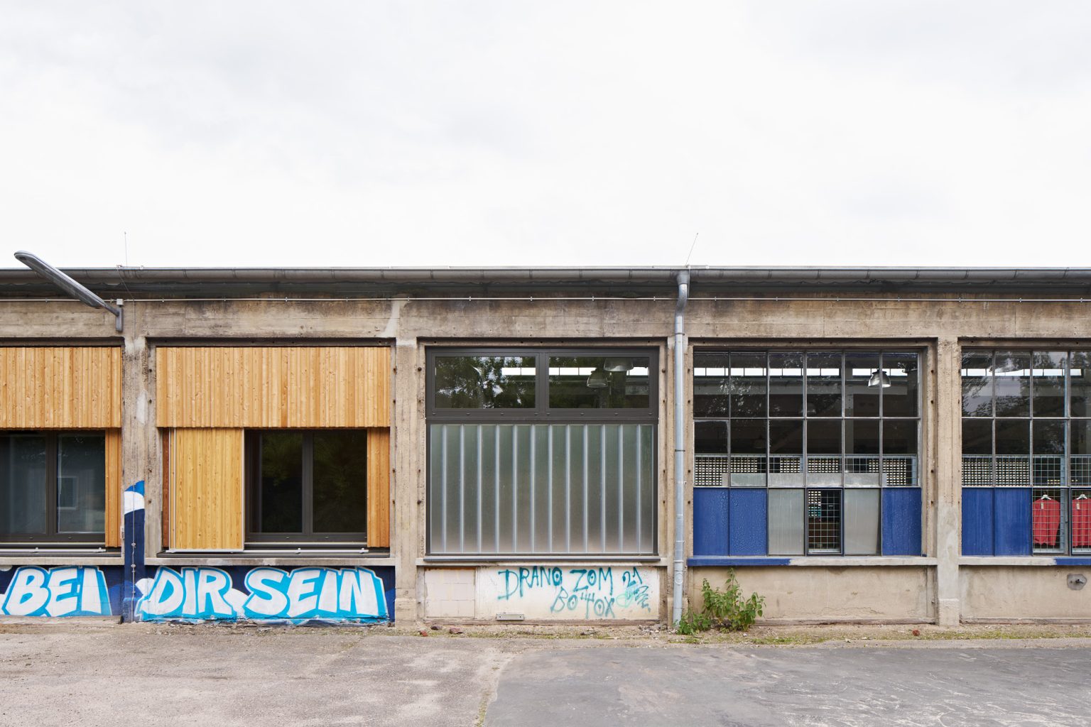 Umbau und Sanierung Hallen und Verwaltungsgebäude "Otto D."
Bauabschnitt 2
Architektur:
AAG freie Architekten BDA
Löbner Schäfer Weber
TANKTURM Eppelheimer Straße 46
69115 Heidelberg
https://www.architekten-ag.de
Bauleitung:
DRESCHER MICHALSKI
Architekten PartG mbB
Lachnerstr. 14
76131 Karlsruhe
www.drescher-michalski.de
Bauherr:
Stadt Karlsruhe
Amt für Hochbau und Gebäudewirtschaft
Zähringer Straße 61
76133 Karlsruhe