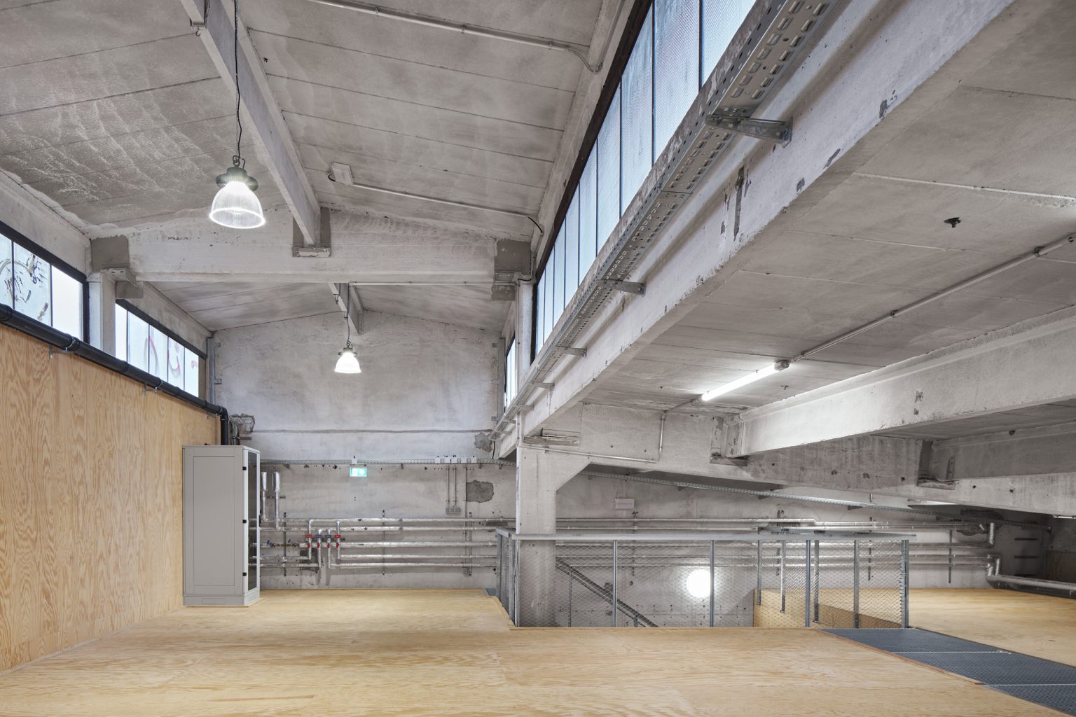 Umbau und Sanierung Hallen und Verwaltungsgebäude "Otto D."
Bauabschnitt 2
Architektur:
AAG freie Architekten BDA
Löbner Schäfer Weber
TANKTURM Eppelheimer Straße 46
69115 Heidelberg
https://www.architekten-ag.de
Bauleitung:
DRESCHER MICHALSKI
Architekten PartG mbB
Lachnerstr. 14
76131 Karlsruhe
www.drescher-michalski.de
Bauherr:
Stadt Karlsruhe
Amt für Hochbau und Gebäudewirtschaft
Zähringer Straße 61
76133 Karlsruhe